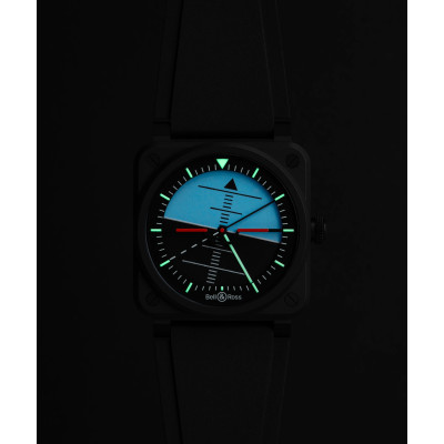 Photo montrant la luminescence des aiguilles et index de la montre Montre Bell & Ross BR-03 Horizon