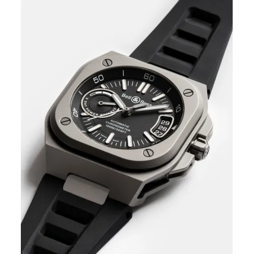 Photo montrant l'intégralité de la Bell & Ross BR-X5 Black Titanium