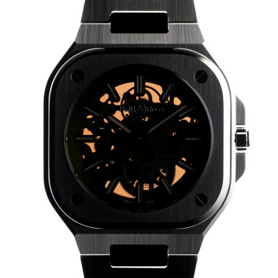 Vue contrastée du cadran squelette de la Montre Bell & Ross BR-05 Skeleton Golden.