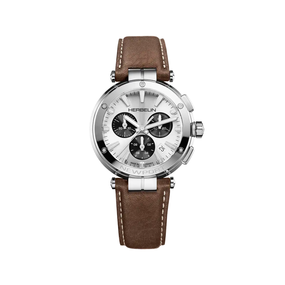 Photo montrant l'intégralité de la Montre Herbelin Newport – Chronographe – Blanc, Gris & Cuir Brun
