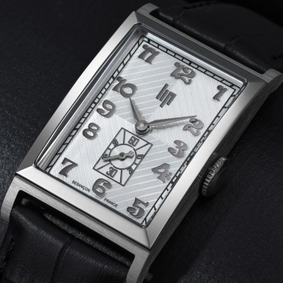 Zoom détaillé sur la Montre Lip Churchill T24 Aiguilles Argentées