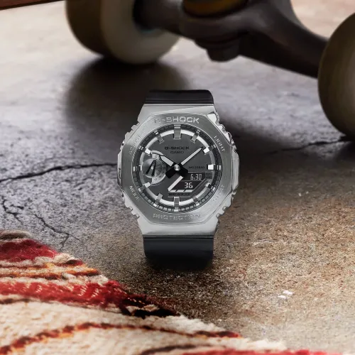 Photo montrant l'intégralité de la Montre G-Shock G-Steel GM-2100-1AE