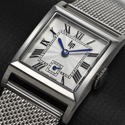 Zoom détaillé sur la Montre Lip Churchill C18 Cadran Argenté Bracelet Argent montrant la couronne
