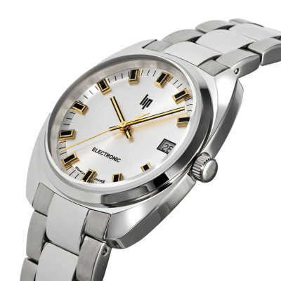 Zoom détaillé sur la Montre Général de Gaulle Classique 35 mm montrant la couronne