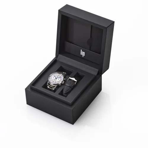 Photo montrant l'intégralité de la Montre Lip Rallye Méca-Quartz Chronograph 40 Mm Cadran Argent Bracelet Argent