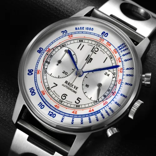 Photo montrant l'intégralité de la Montre Lip Rallye Méca-Quartz Chronograph 40 Mm Cadran Argent Bracelet Argent