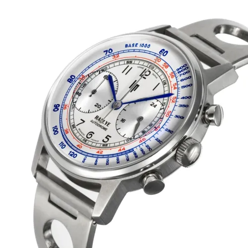 Photo montrant l'intégralité de la Montre Lip Rallye Méca-Quartz Chronograph 40 Mm Cadran Argent Bracelet Argent