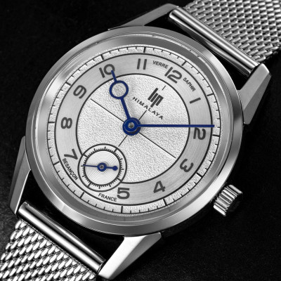 Photo montrant l'intégralité de la Montre Lip Himalaya Classique 29 Mm Cadran Argent Bracelet Métal Argent