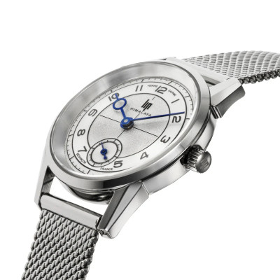 Zoom détaillé sur la Montre Lip Himalaya Classique 29 Mm Cadran Argent Bracelet Métal Argent montrant la couronne