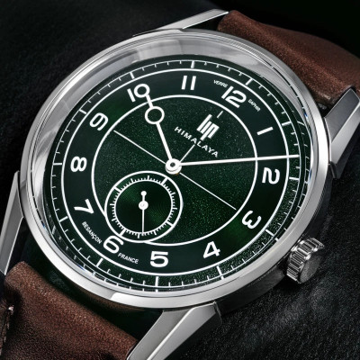 Zoom détaillé sur la Montre Himalaya Classique 40 Mm Cadran Vert Bracelet Marron