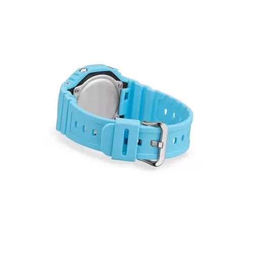 Photo montrant l’intégralité de la montre GA-2100-2A2ER