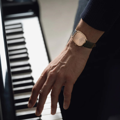 MONTRE RAYMOND WEIL TOCCATA HERITAGE, CADRAN CUIVRÉ, BRACELET GRIS