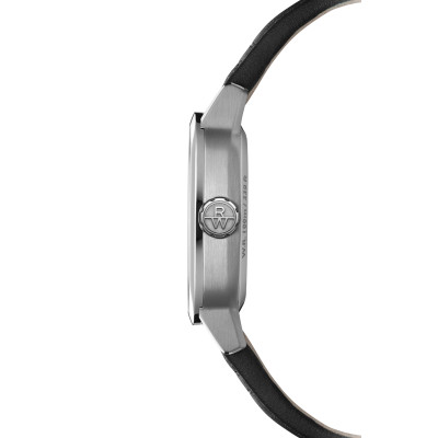 Vue profil de la montre Raymond Weil Freelancer calibre RW1212, cadran bleu, bracelet cuir noir