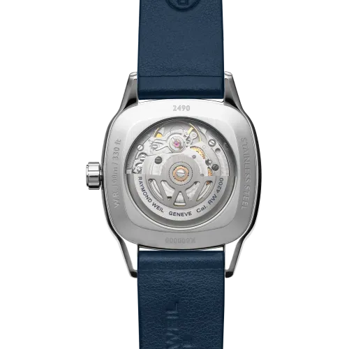 Photo montrant l'intégralité de la montre Raymond Weil Freelancer cushion, cadran bleu, bracelet cuir bleu