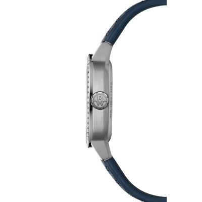 Vue profil de la montre Raymond Weil Freelancer cushion, cadran bleu, bracelet cuir bleu