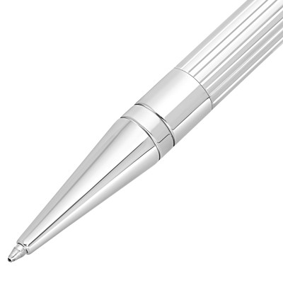 Zoom détaillé sur la pointe du Stylo Stylo ST Dupont Bille D‑Initial Noir