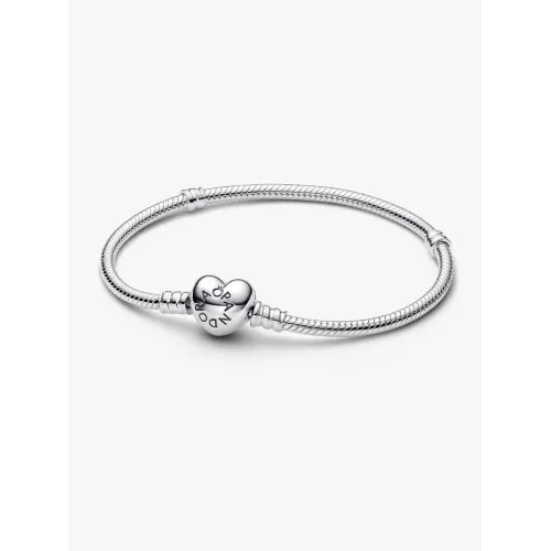 Image montrant la totalité du Pandora bracelet cœur & maille serpent moments argent massif