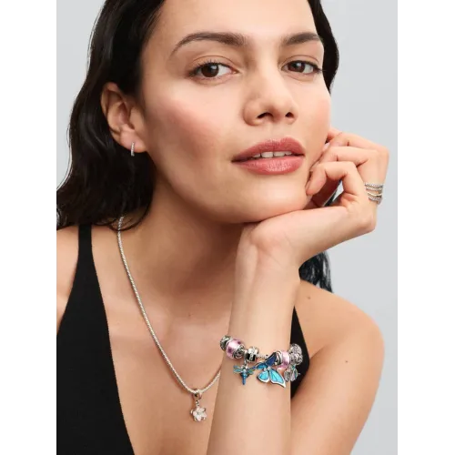 Photo présentant l’intégralité des Pandora Créoles Huggie Scintillantes Argent Massif