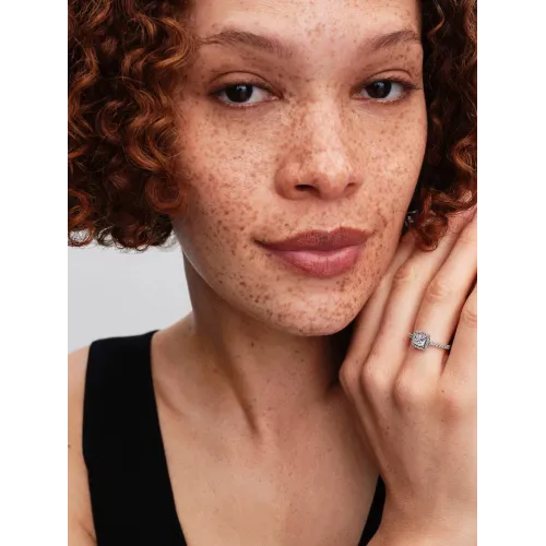 Image montrant la totalité de la Pandora Bague Halo Carré Scintillante Argent Massif