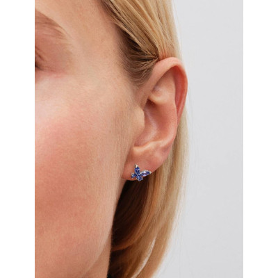 Gros plan de la Pandora Clous D'Oreilles Papillon Argent Massif sur un mannequin