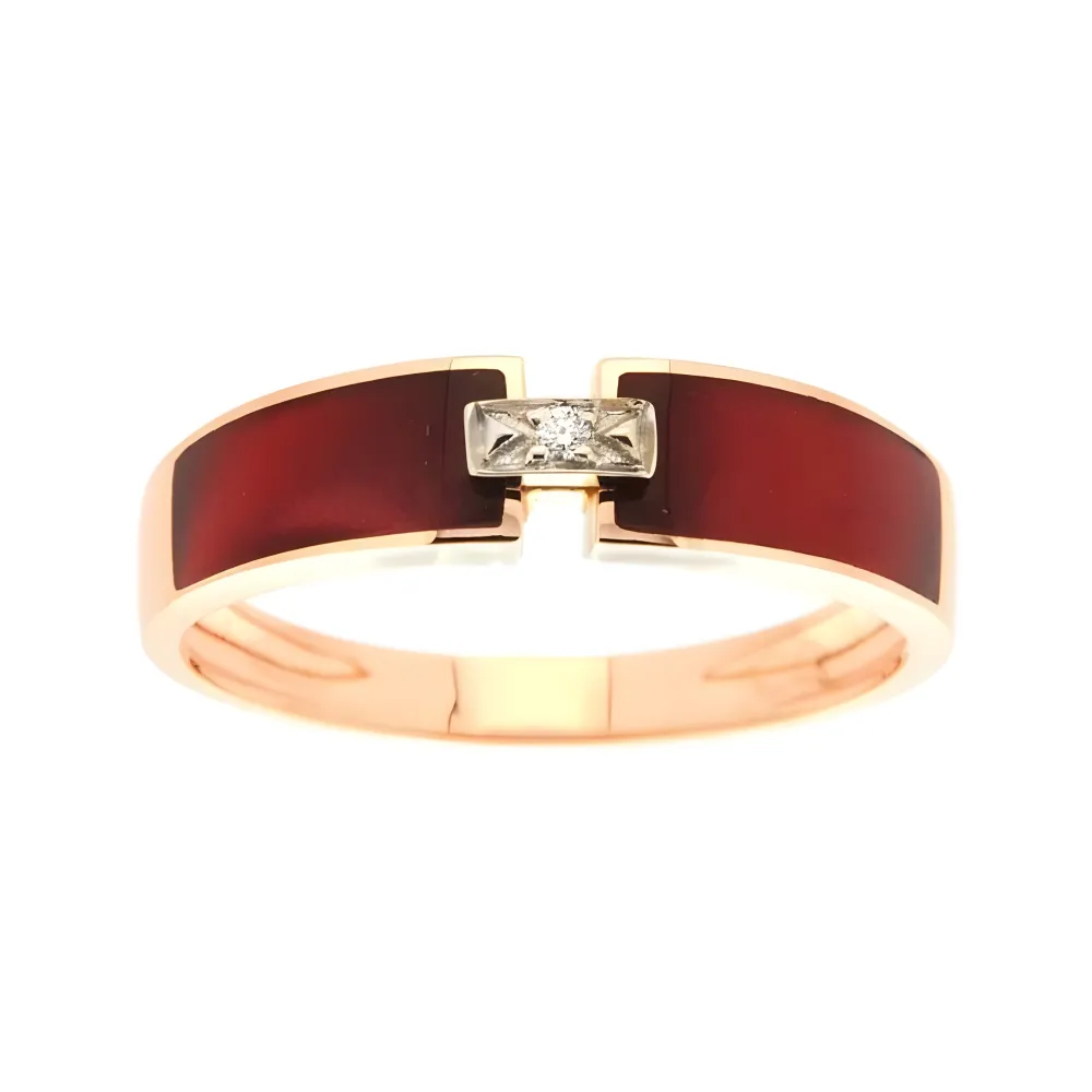 Photo présentant l’intégralité de la bague Clozeau en or rose 750/1000, sertie d’un diamant 0.01 ct et résine rouge.