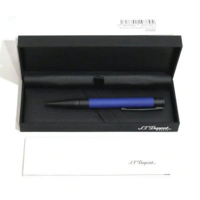 Image capturant l’ensemble du stylo S.T. Dupont D‑Initial finition Bleu Ocean mat Velvet Animation dans son écrin
