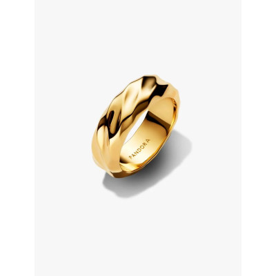 Image montrant la totalité du Pandora Anneau Large Ondulé métal doré à l’or 14 carats
