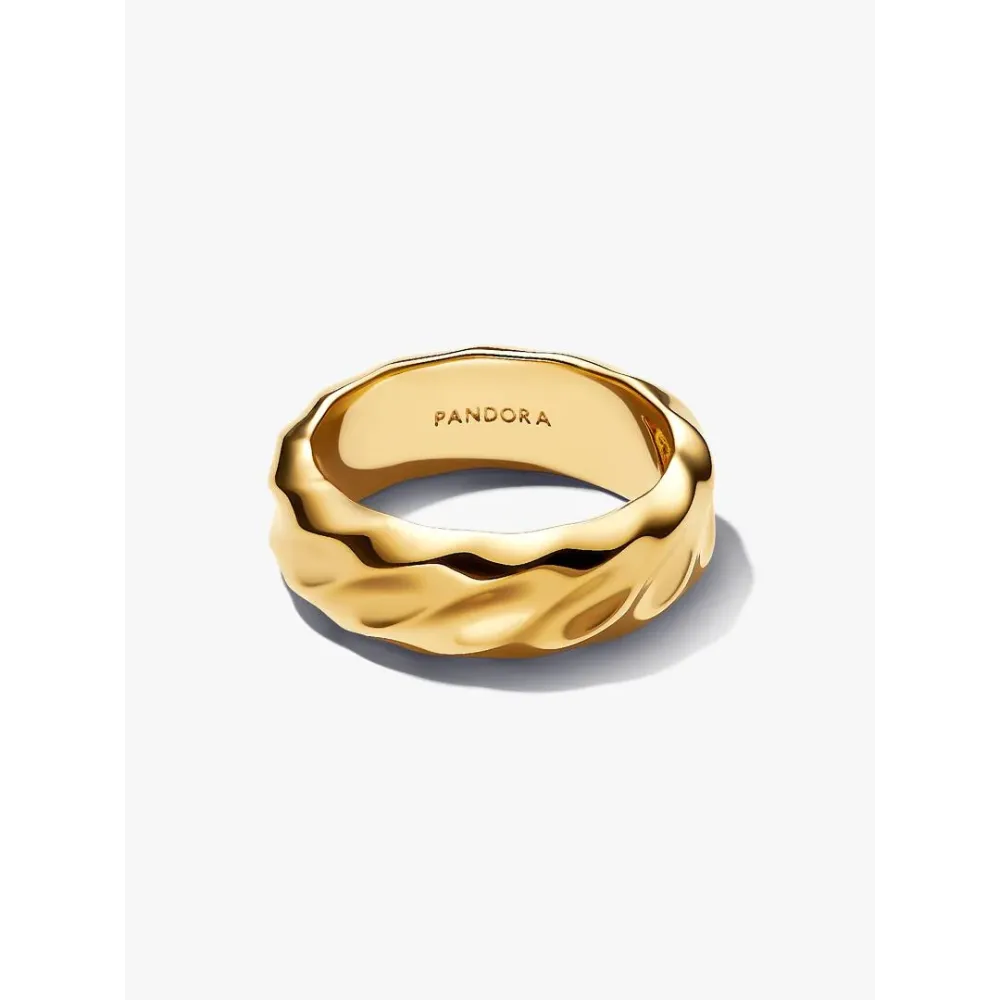 Photo présentant l’intégralité du Pandora Anneau Large Ondulé métal doré à l’or 14 carats