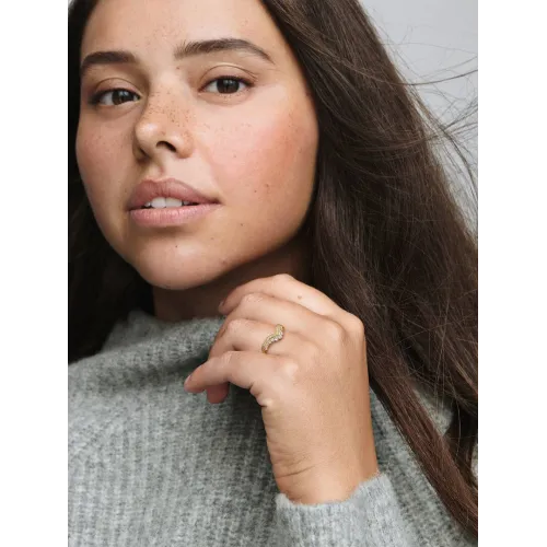 Image montrant la totalité de la Pandora Bague Tiare Vœu métal doré à l’or 14 carats