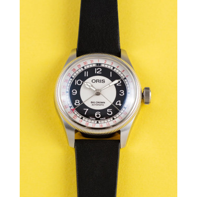 Vue complète de la montre Montre Oris Big Crown Pointer Date Bullseye