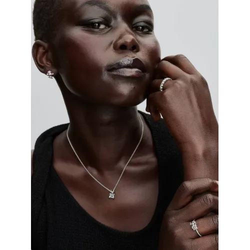 Photo présentant l’intégralité de la Pandora Bague Disney Stitch & Pierre Argent Massif