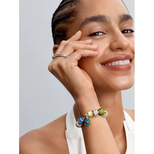 Photo présentant l’intégralité de la Pandora Bague Vague Scintillante Argent Massif