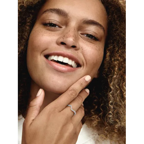 Photo présentant l’intégralité de la Pandora Bague Vague Scintillante Argent Massif