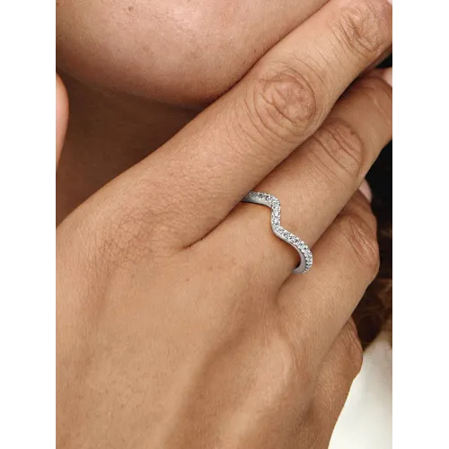 Photo présentant l’intégralité de la Pandora Bague Vague Scintillante Argent Massif