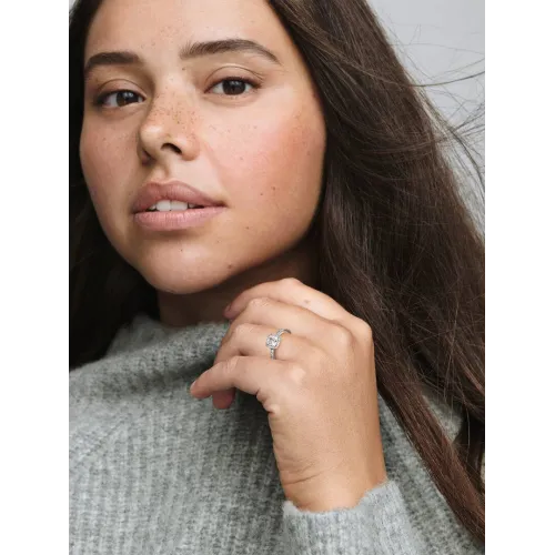 Photo présentant l’intégralité de la Pandora Bague Halo Scintillant Carré Argent Massif