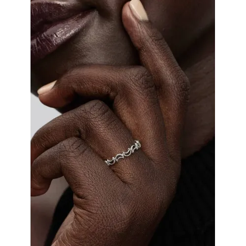 Photo présentant l’intégralité de la Pandora Bague Croissant De Lune Argent Massif