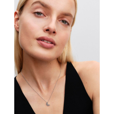 Pendentif Lune Croissante sur un mannequin