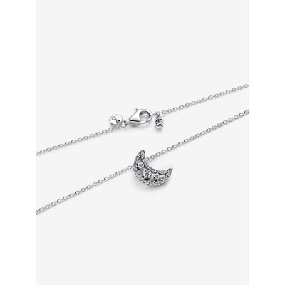 Gros plan de la Collier Pendentif Lune Croissante
