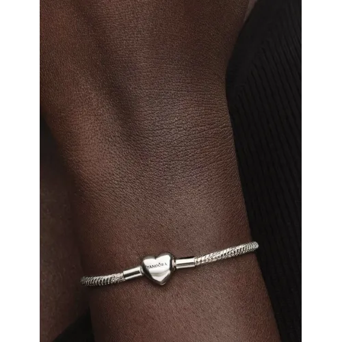Photo présentant l’intégralité de la Pandora Bracelet Maille Serpent Facetté Fermoir Cœur