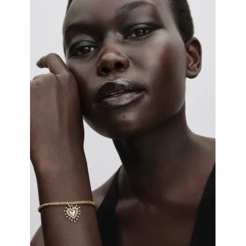 Photo présentant l’intégralité de la Pandora Charm Pendant Double Cœur Étincelant