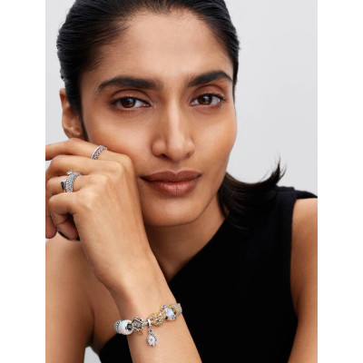 Pandora Charm Phoque sur un mannequin