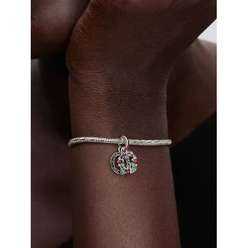 Photo présentant l’intégralité de la Pandora Charm Pendant Papillon Séparable