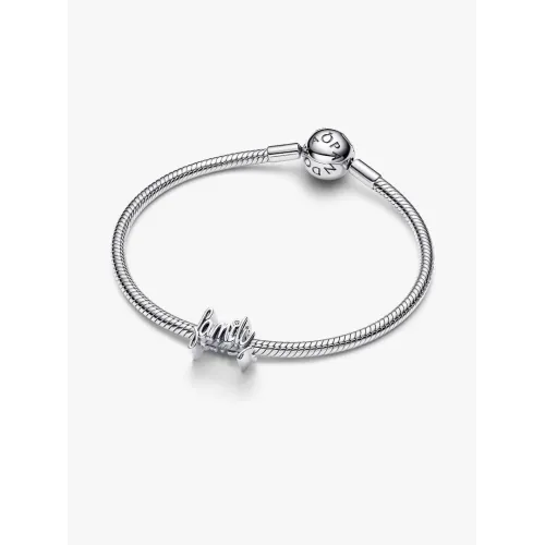 Photo présentant l’intégralité de la Charm Family En Lettres Cursives