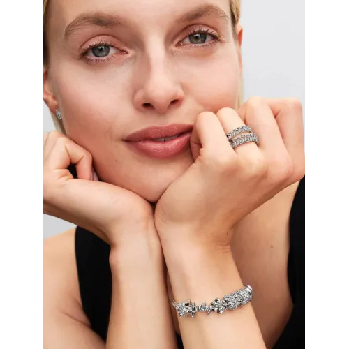 Photo présentant l’intégralité de la Charm Family En Lettres Cursives