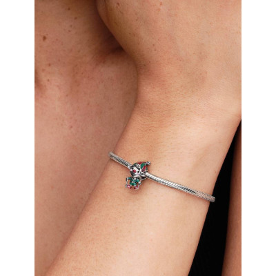 Gros plan de la Charm Elfe Mobile sur un mannequin