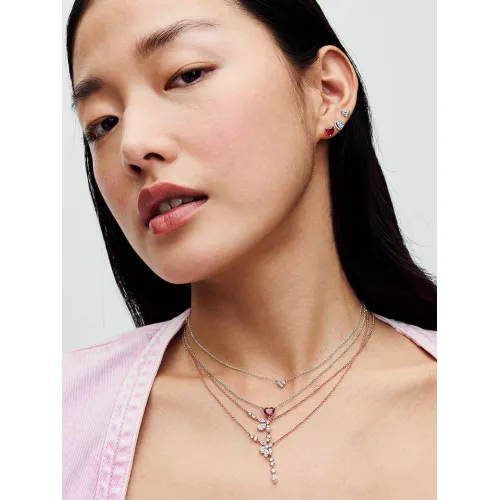 Image montrant la totalité de la Clous d’Oreilles Cœur Rouge