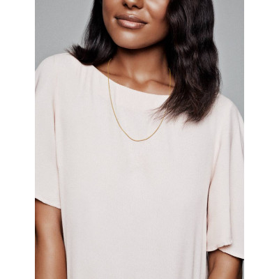 Gros plan de the Pandora Chaîne à Maille Força sur un mannequin