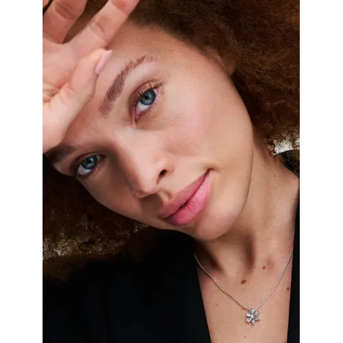 Photo présentant l’intégralité de la Pandora Collier à Pendentif Herbier Scintillant