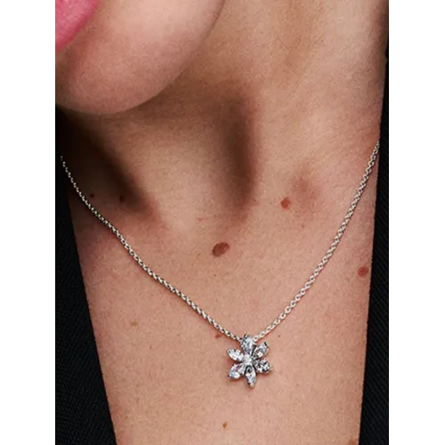 Photo présentant l’intégralité de la Pandora Collier à Pendentif Herbier Scintillant