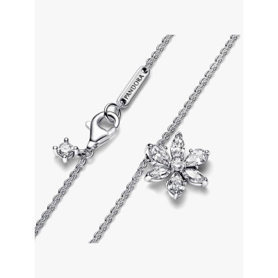 Gros plan de the Pandora Collier à Pendentif Herbier Scintillant